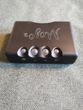 Chord Mojo 2 DAC Generation 1 med två 3,5 mm hörlursutt...