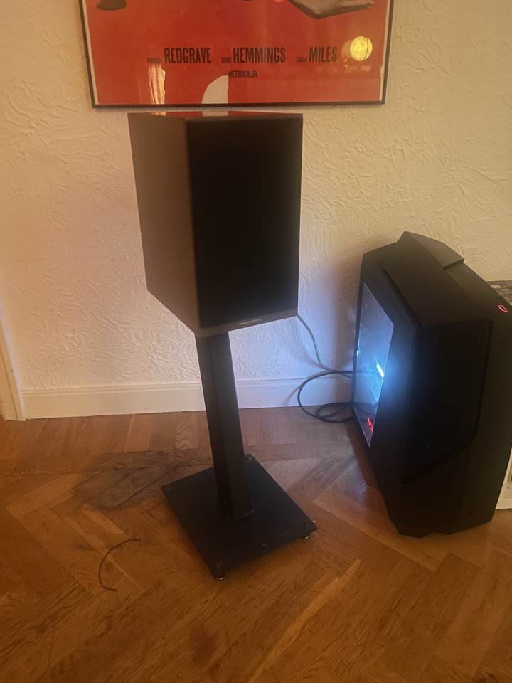 Bowers & Wilkins CM5 (mk1 Originals) and Stativ