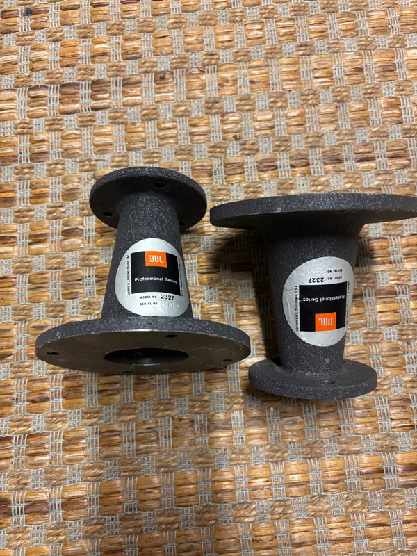 JBL 2327 adapter 1” till 2” JBL 2327 adapter 1” till 2” - Bild 1 av 2