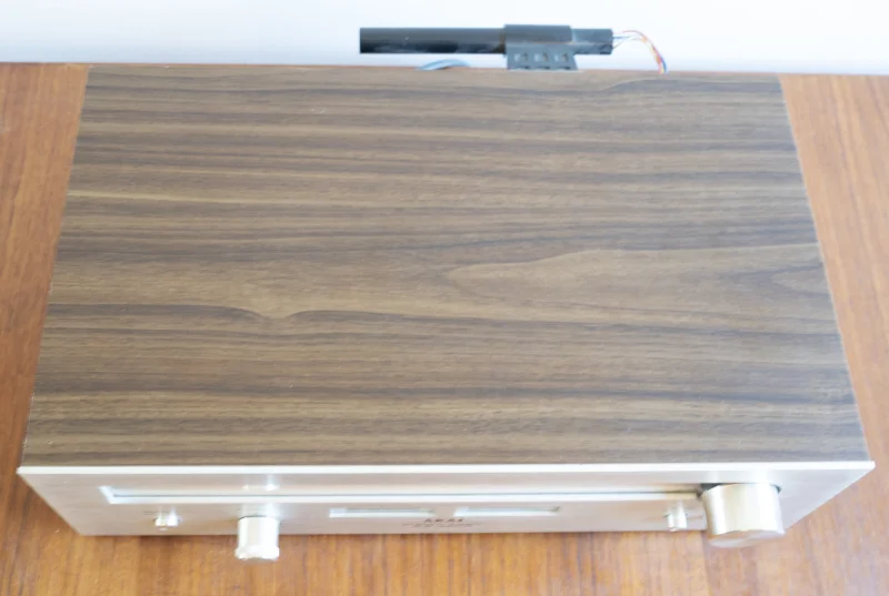 Akai AT-2200 Stereo Tuner (1976-79) Akai AT-2200 Stereo Tuner (1976-79) - Bild 2 av 5