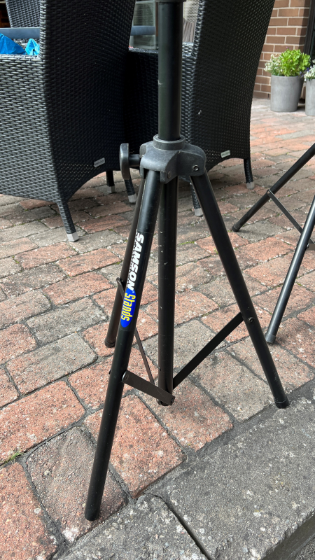 2 par Yamaha Clubhögtalare med samson stativ   - Bild 3 av 3