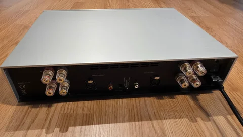 Slutsteg AVM SA 3.2, 220w 8 ohm.