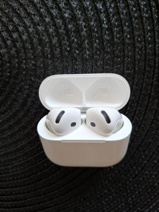 Apple AirPods 4
