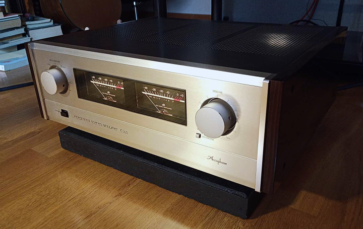 Accuphase E305