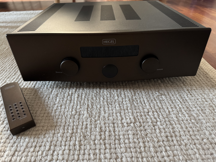 Hegel H300