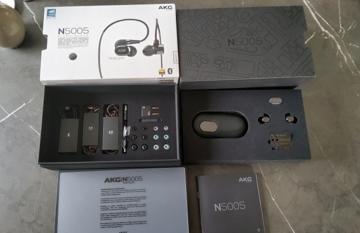 AKG N5005 Highend inear hörlur