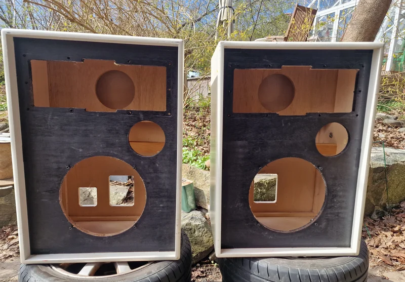 Tv&aring; tomma l&aring;dor 12". - Bild 3 av 8