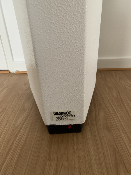 Danska betonghögtalare  - Bild 2 av 2