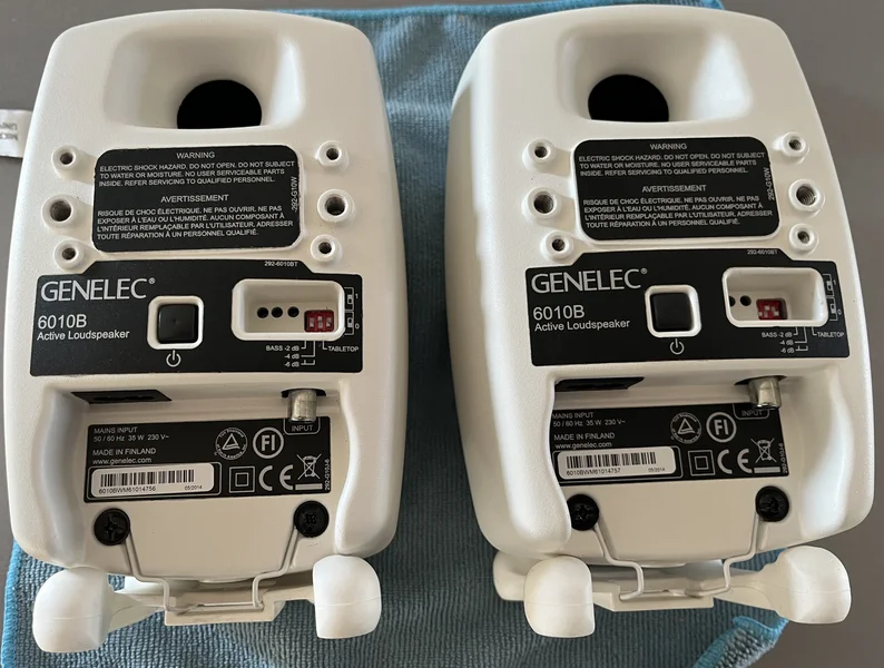 Genelec 6010B &ndash; vitt par i fint skick - Bild 4 av 8