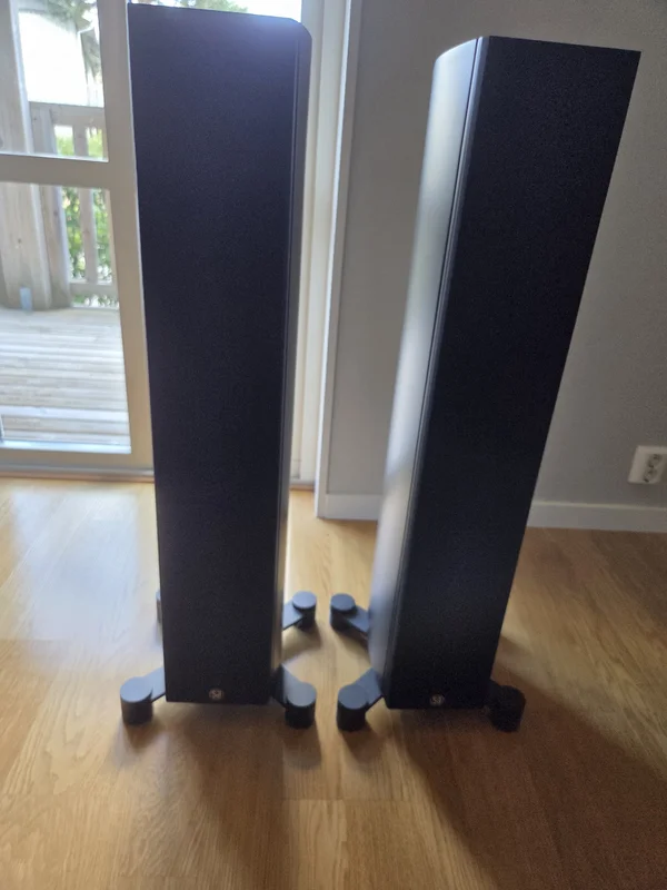 System Audio Legend 40 Silverback &ndash; Aktiva golvh&ouml;gtalare | Stereo Hub + fj&auml;rrkontroll - Bild 1 av 5