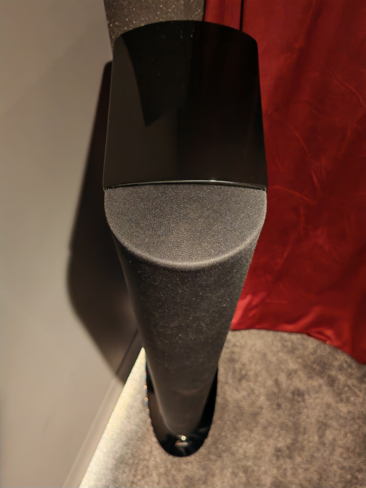 GoldenEar Triton One.R