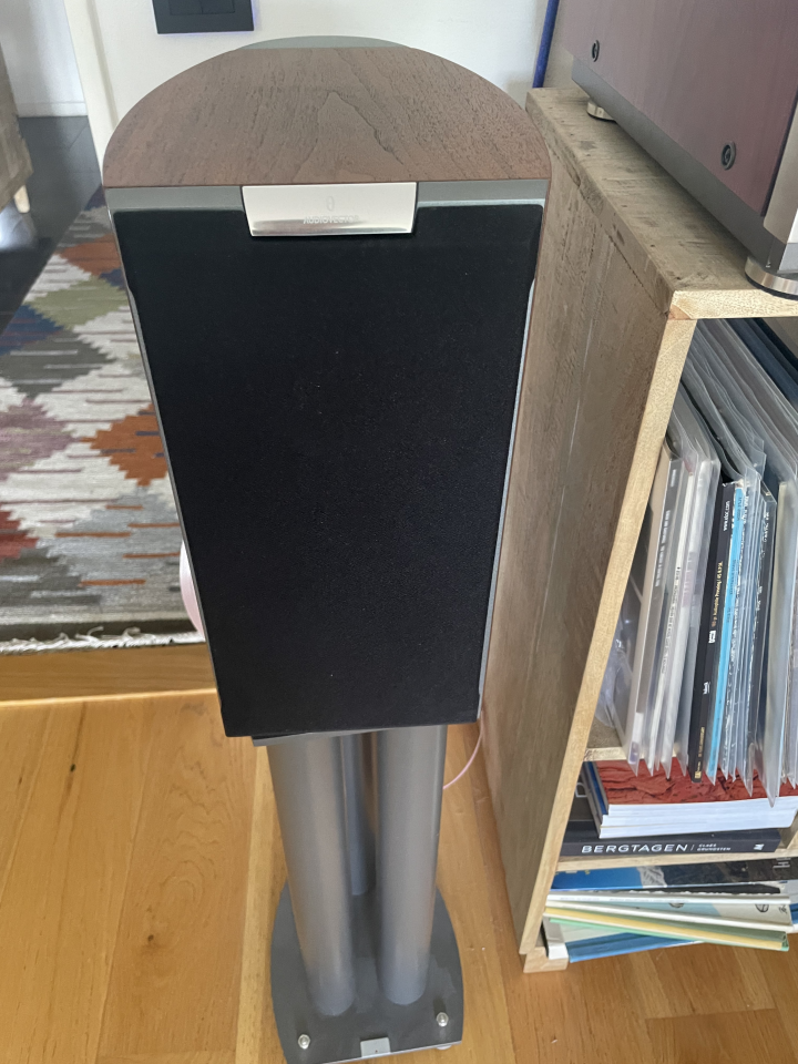 Audiovector R1 Arreté