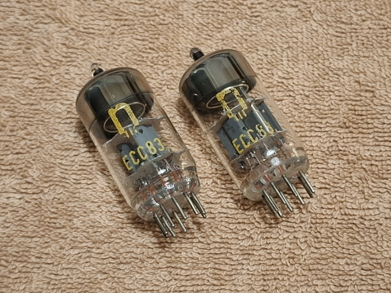ECC83 (12AX7) RFT (Östtyskland) NOS 70 tal Radiorör ECC83 (12AX7) RFT (Östtyskland) NOS 70 tal Radiorör - Bild 1 av 6