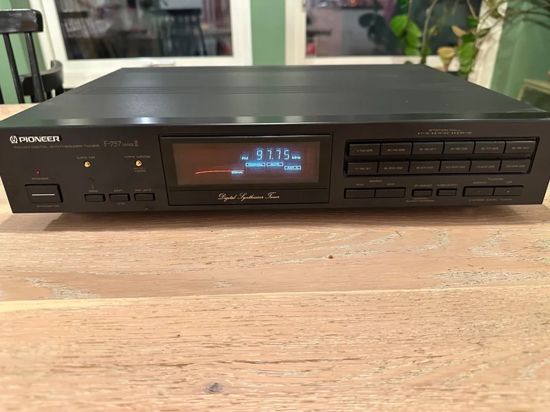 Pioneer F-757 mark II &ndash; tuner - Bild 1 av 2