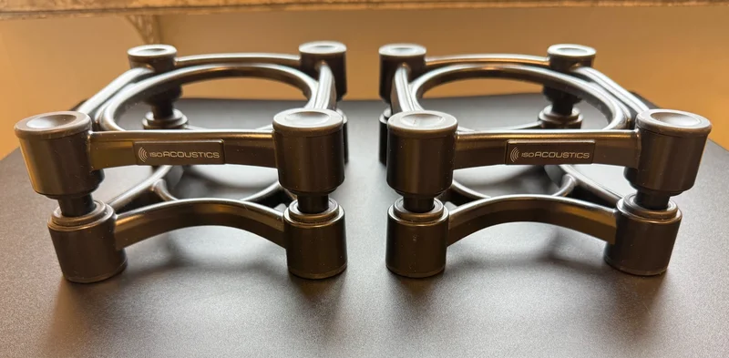 IsoAcoustics ISO-155 h&ouml;gtalarstativ - Bild 1 av 2