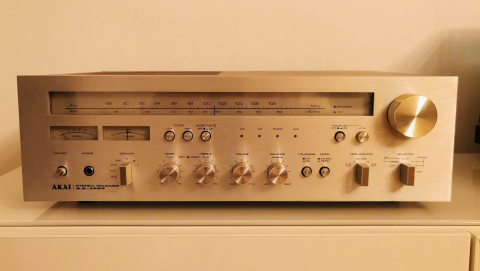 Akai AA-1050