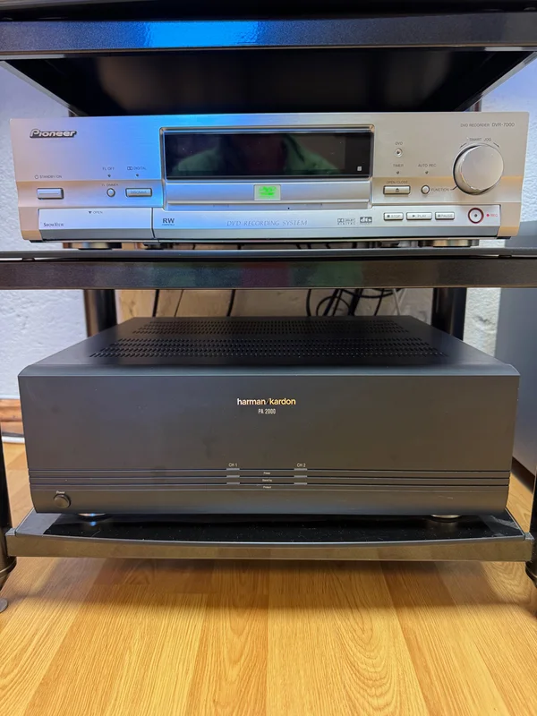 Harman Kardon 4 kanals 4+45 watt 100watt brygg. Harman Kardon 4 kanals 4+45 watt 100watt brygg. - Bild 1 av 1