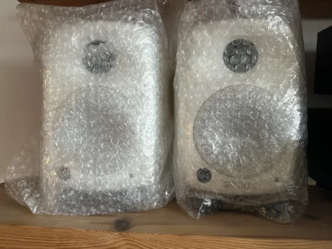 Genelec 8020B Genelec 8020B