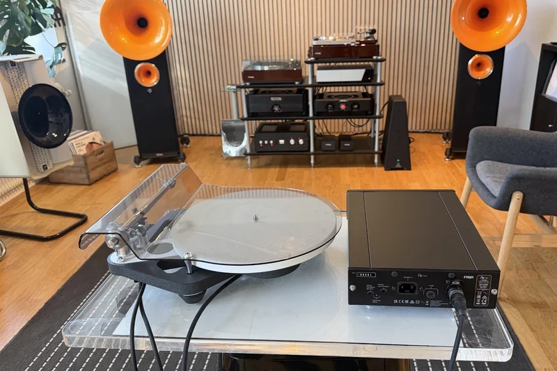 Rega Planar 10 &amp; Apheta 3 - Beg skivspelarpaket - Bild 3 av 3