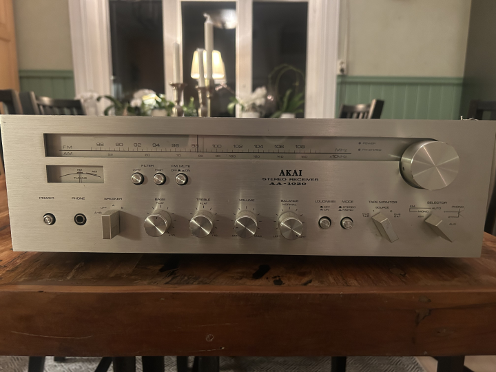 Akai AA 1020