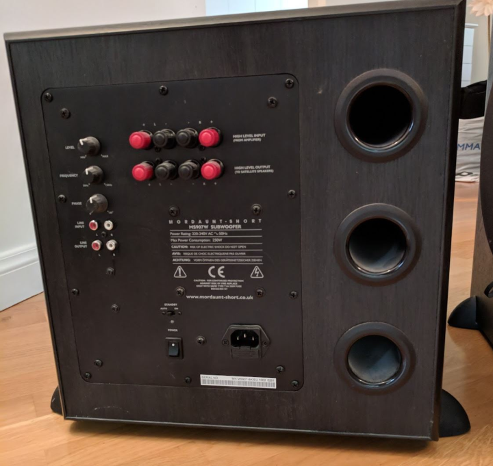 Mordaunt Short 5.1 system (svart) med Pioneer receiver VSX-D2011 (silver)
