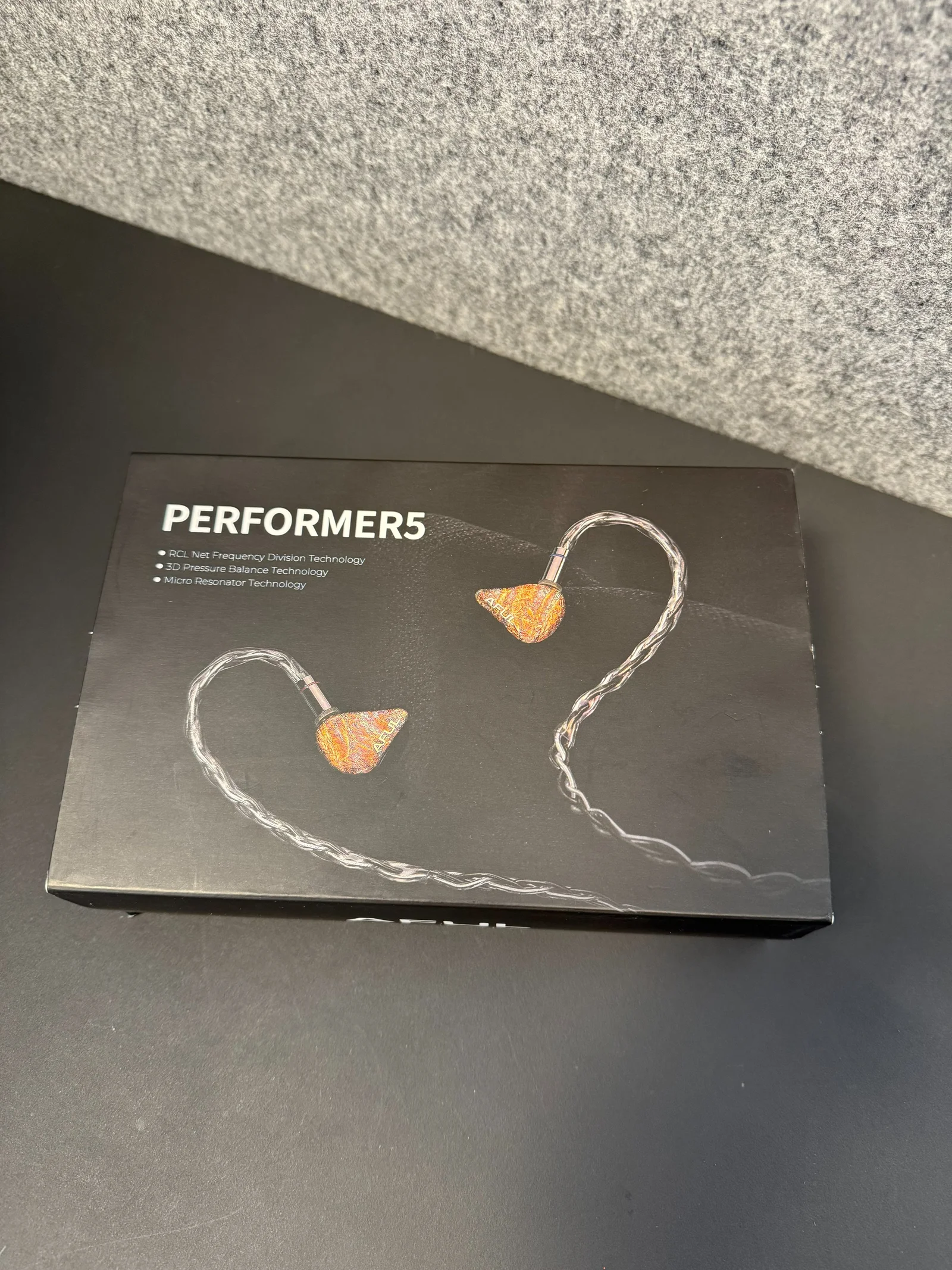AFUL Performer 5 – nyskick, komplett i kartong