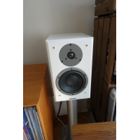 Dynaudio Emit M20 med Dynaudio Stativ