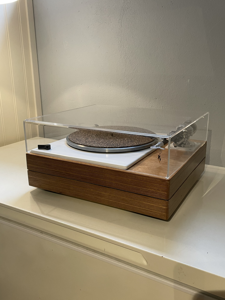 Lenco med EAT C-note tonarm 10”