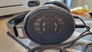 Sennheiser HD650 med uppgraderade pads samt extra kablar