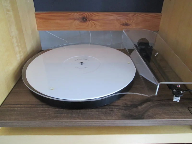 REGA PLANAR 1 VALNÖT (Skivspelarpaket) REGA PLANAR 1 VALNÖT (Skivspelarpaket) - Bild 2 av 4