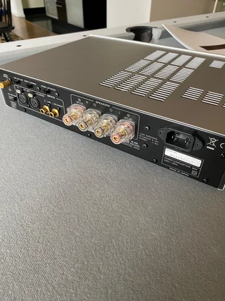 Luxman M-200
