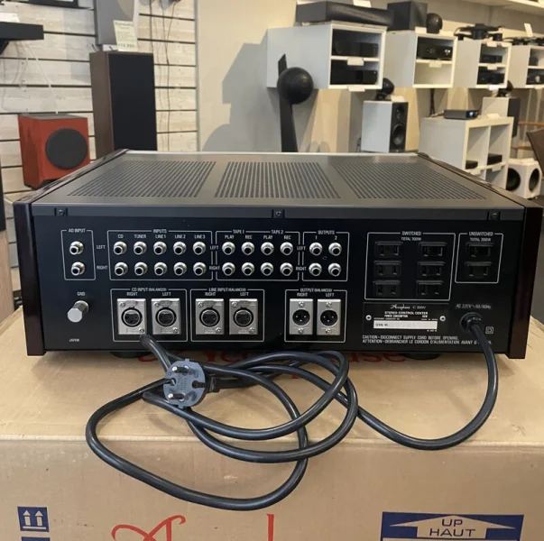 Accuphase C-200V - Bild 5 av 5