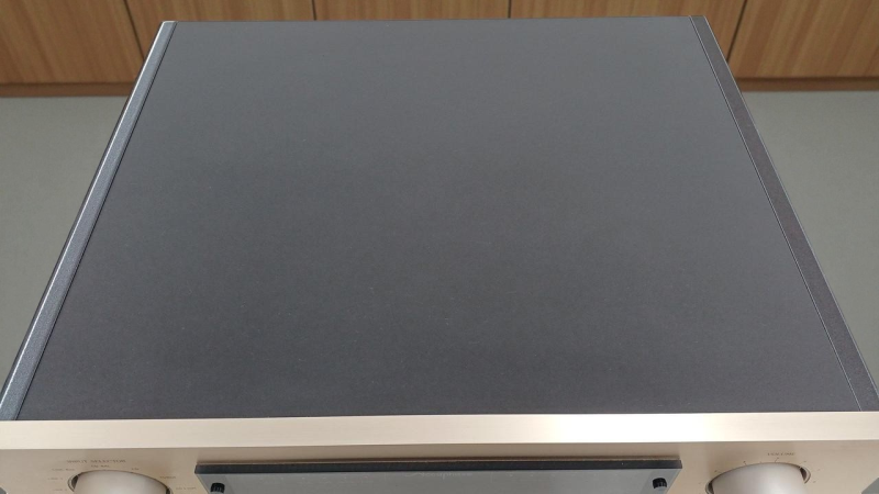 Accuphase C-2400 - Bild 2 av 4