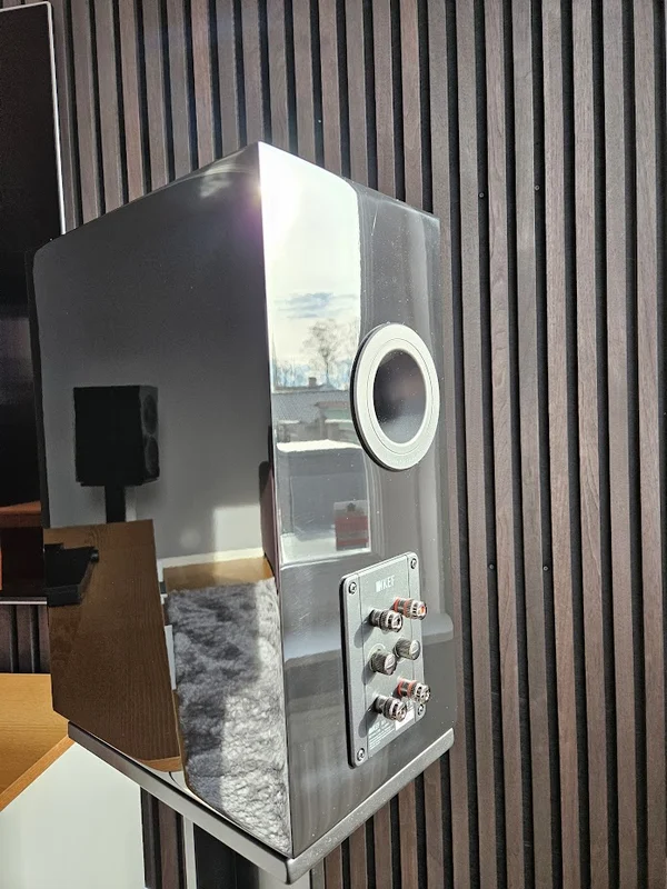 KEF R3 svarta - Bilde 4 av 5