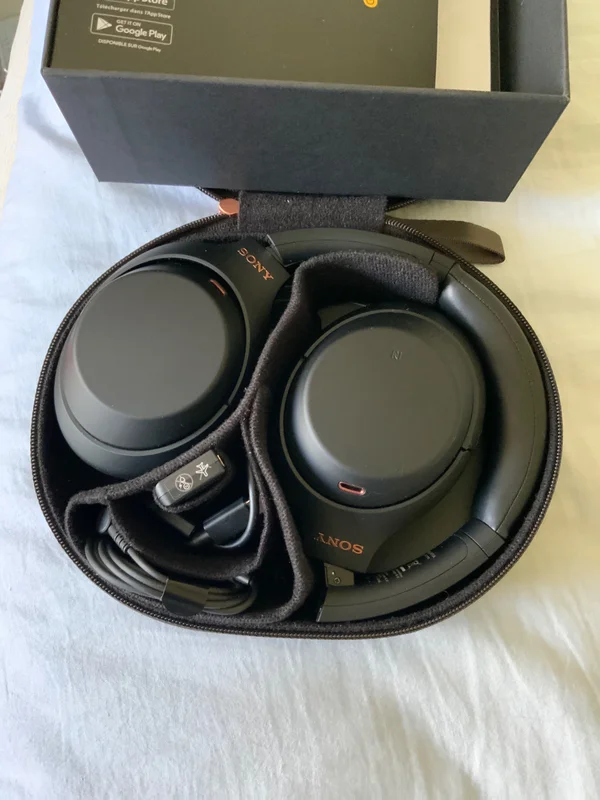 Sony WH-1000XM4 svarta - Bild 2 av 3