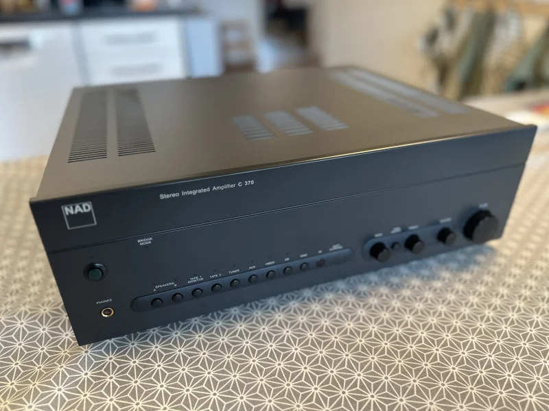 Stereof&ouml;rst&auml;rkare NAD C370 - Bild 1 av 3