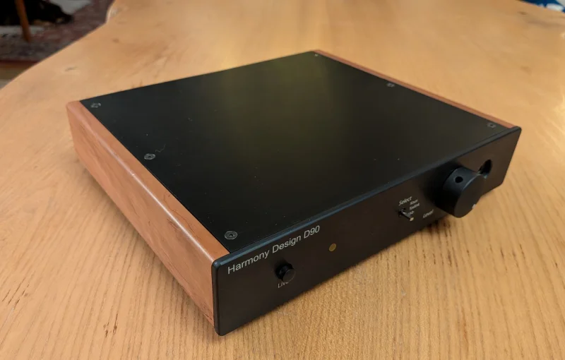 Harmony Design D90 med h&ouml;rlursutg&aring;ng - Bild 1 av 3