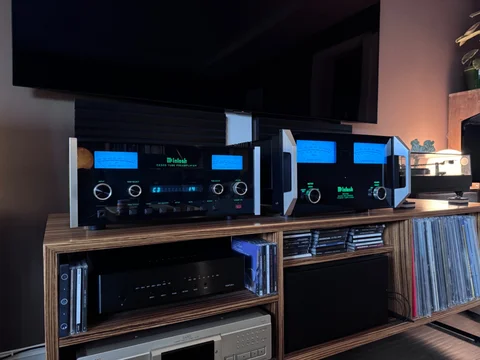 Mcintosh C2300 forforsterker sammen med MC452 effekt