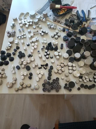 Knobs, vreden, tryckknappar m.m