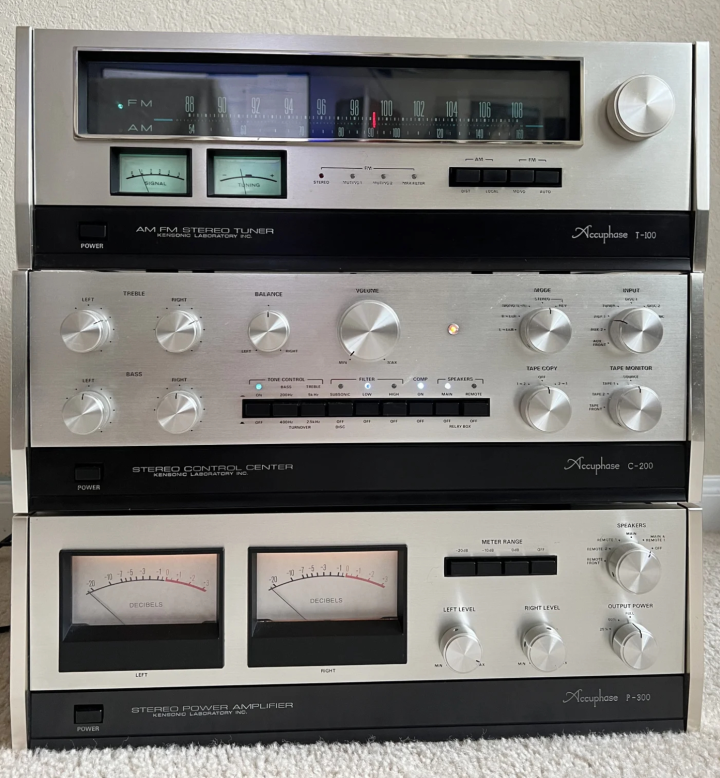 Köpes: Accuphase P-300, C-200, T-100