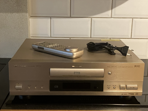 Pioneer DV-717