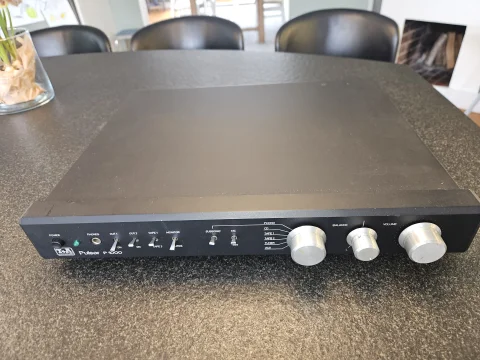 T+A Pulsar P1000, förförstärkare