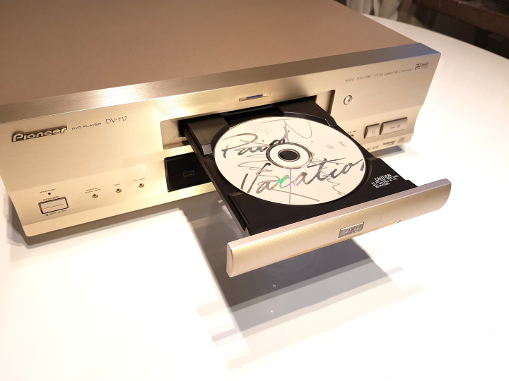 Pioneer DV-717 CD/DVD Spelare