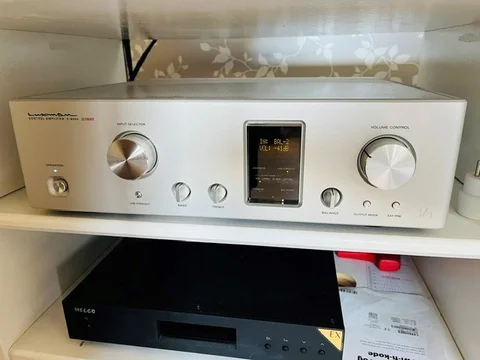 Luxman C900u preamp