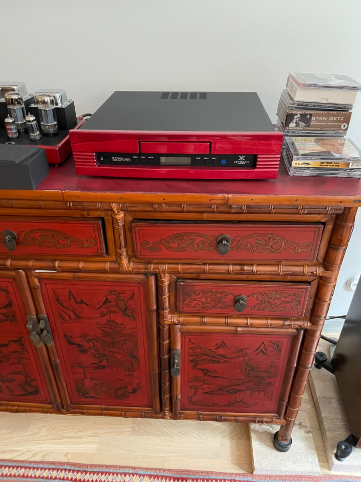 Tube The Roma 14DC+ uses a TEAC CD 5020 