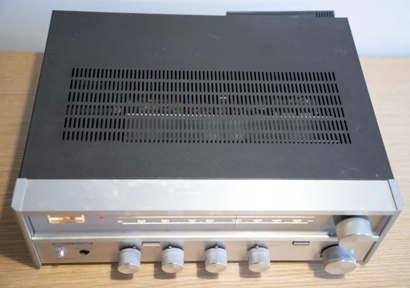 Harman Kardon HK340 AM/FM Solid State Receiver (1979) Harman Kardon HK340 AM/FM Solid State Receiver (1979) - Bild 2 av 5