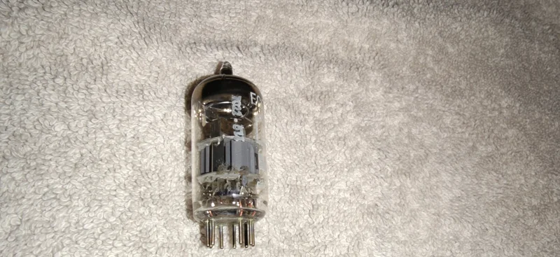 Mullard ECC 88 NOS! Mullard ECC 88 NOS! - Bild 2 av 5
