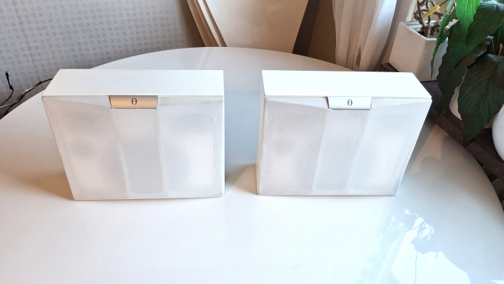 Audiovector K-X high-end vägghögtalare