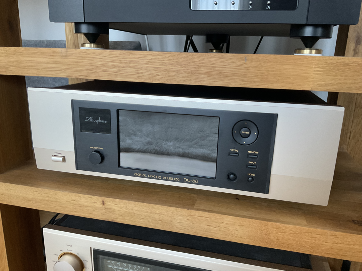 Accuphase DG-68 Digital Voicing Equalizer 