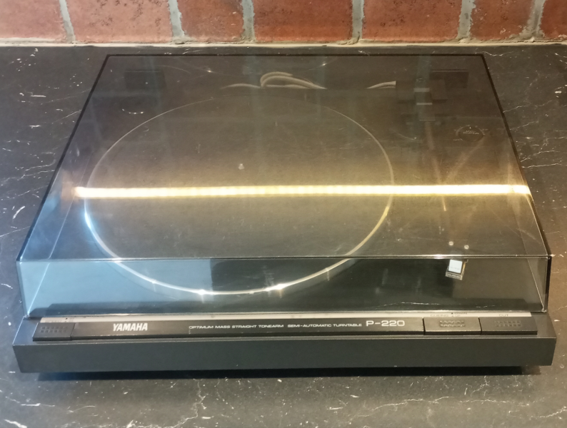 Yamaha skivspelare P-220 - Bild 2 av 2